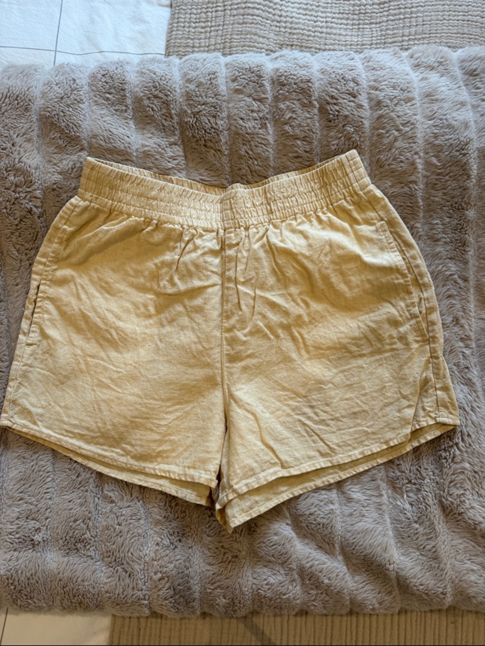 Wilfred Linen Shorts Aritzia neutral tone Elastic Waist Pockets S